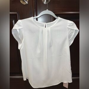 White shirt sleeve blouse